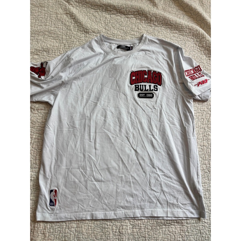 Pro Standard Chicago Bulls NBA White Embroidered Patch T-Shirt Mens 2XL NWOT